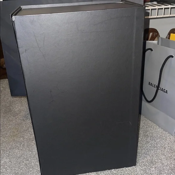 Gucci Large White and Black Purse/Gift Box - Picture 7 of 8